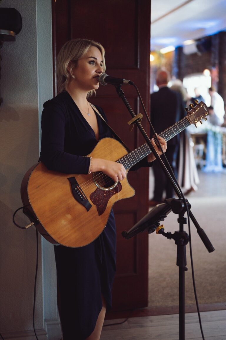 Daisy Acoustic Singer playing at a wedding