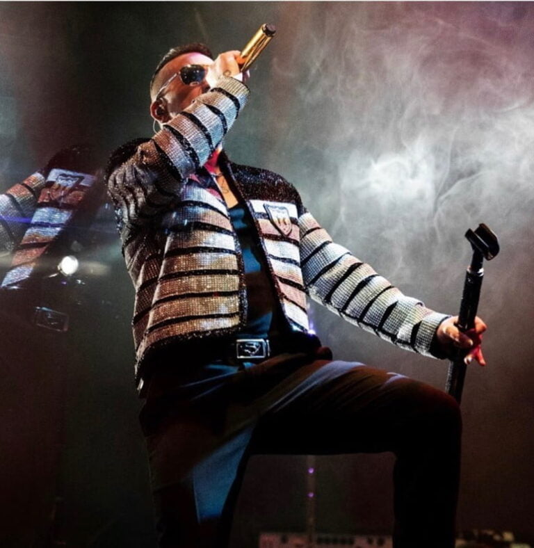 Robbie Live On Stage With Silver Jacket