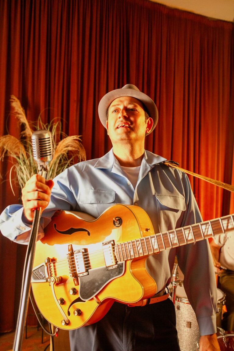 Jukebox Jives guitarist
