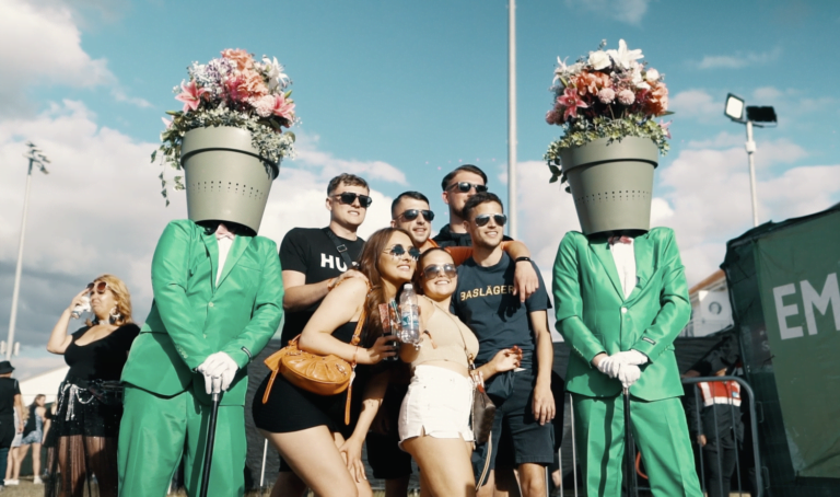 plat pot heads walkabout entertainment racecourse