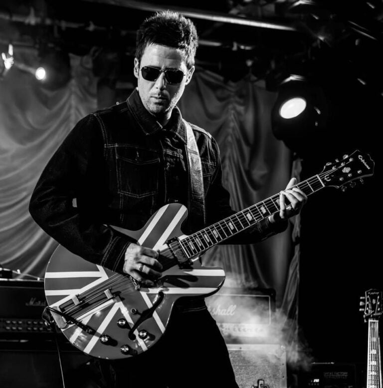 WonderNova - Oasis Tribute Band Playing Guitar