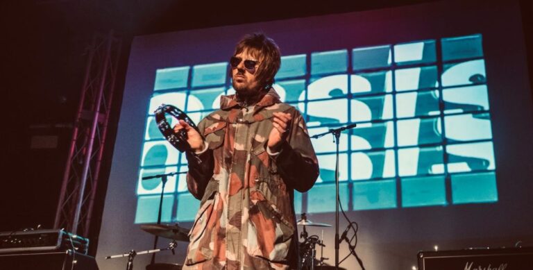 WonderNova - Oasis Tribute Band On Stage