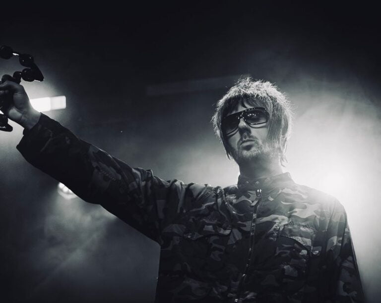 WonderNova - Oasis Tribute Band