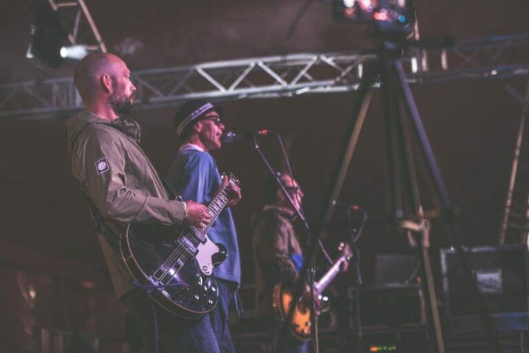 The Gallaghers - A Tribute To Oasis Performing Live On Stage