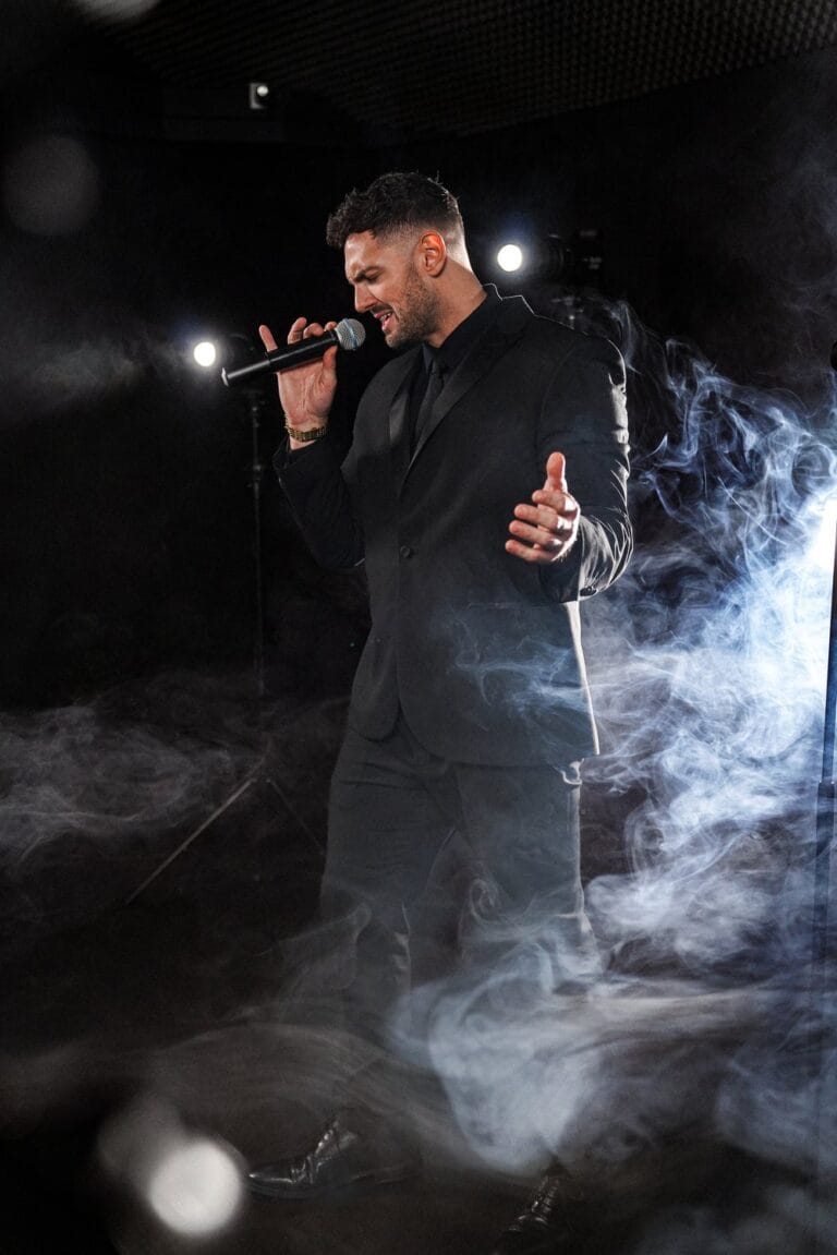 Just Buble - A Michael Bubel Tribute Act In Black Suit